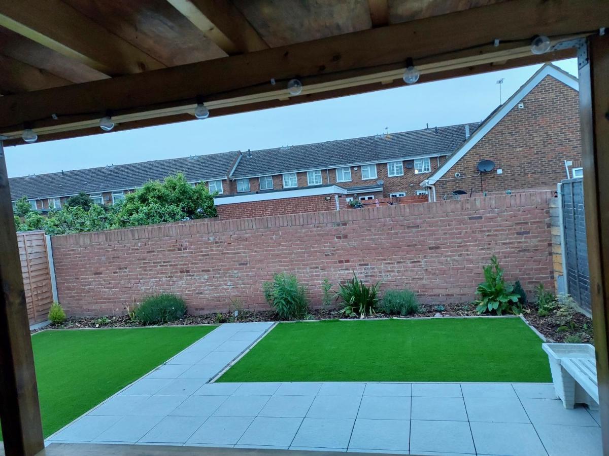 Heathrow-Windsor Guest House Slough Exterior photo