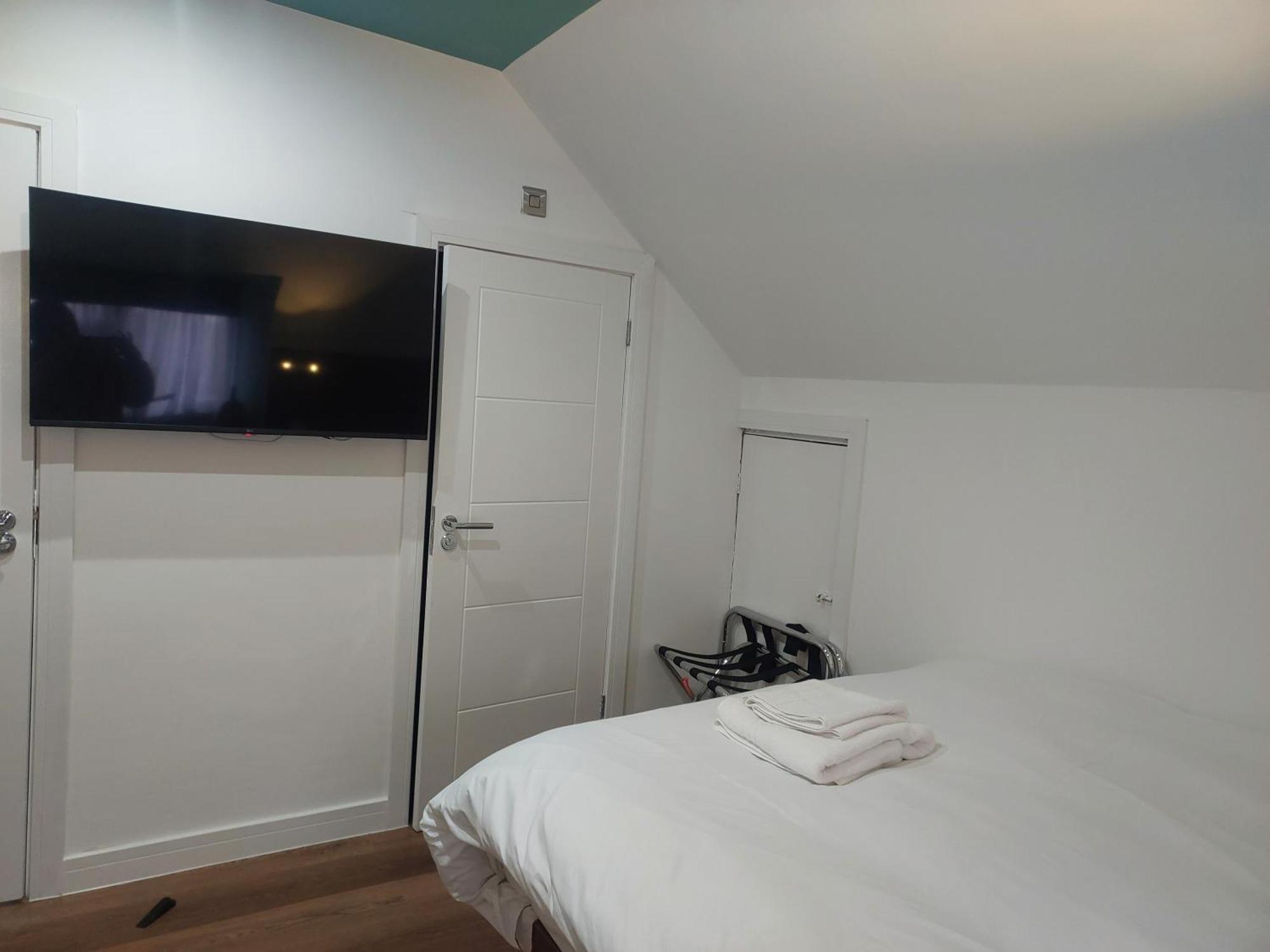 Heathrow-Windsor Guest House Slough Exterior photo