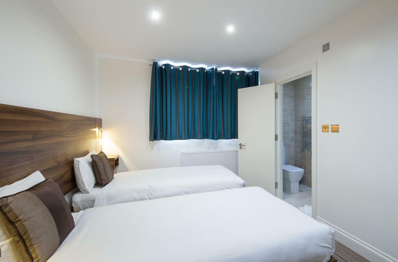 Heathrow-Windsor Guest House Slough Exterior photo